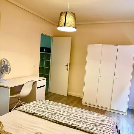 A 20 Minutos De La Playa Y 10 Minutos Del Puerto De Homestay Valencia